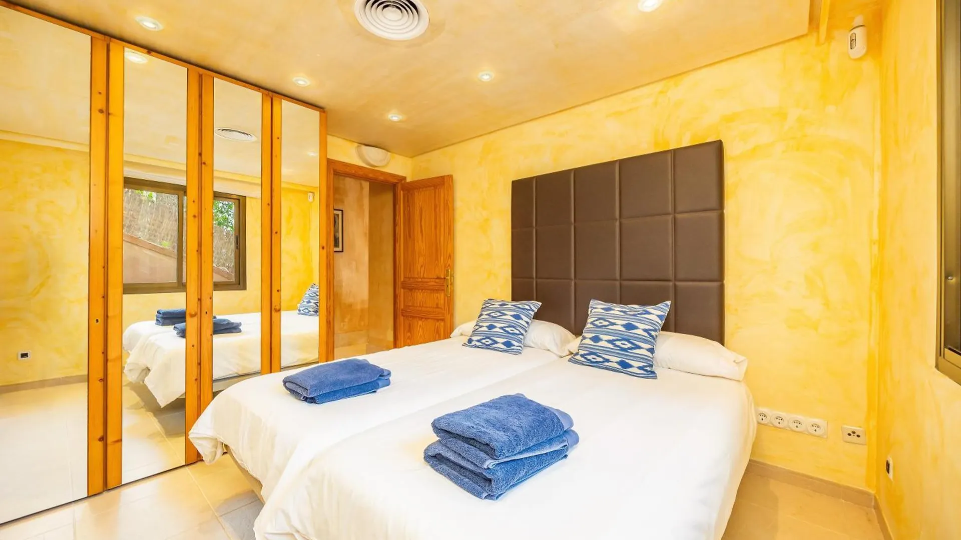 אנדרטקס Villa Cala Llamp 0*,